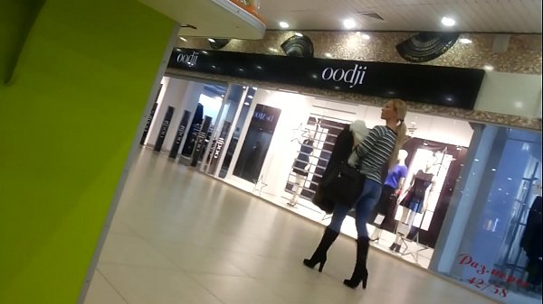 ເຢັນ chick ໃນສັບພະສິນຄ້າ.